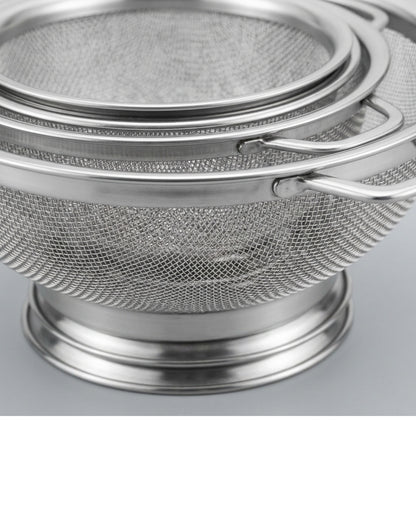 Vidlot Nesting Stainless Steel Mesh Colander Set of 3 - Detail view