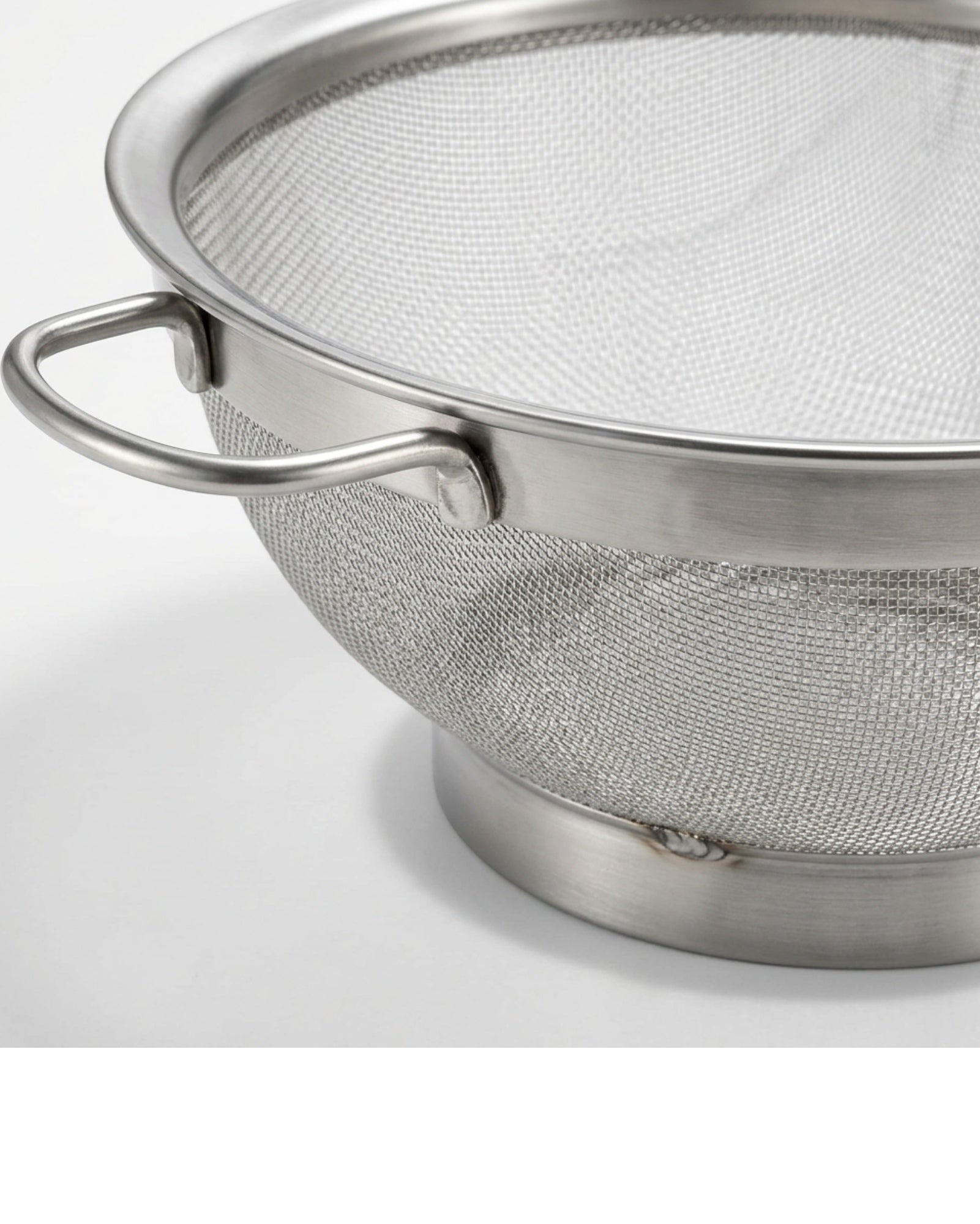 Vidlot Round Fine-Mesh Colander with Two Handles 24 cm - Detail view